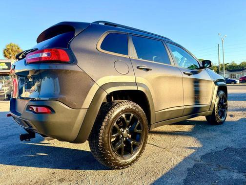 2017 Jeep Cherokee Sport