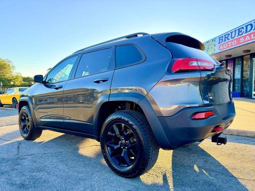 2017 Jeep Cherokee Sport
