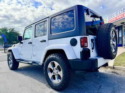 2016 Jeep Wrangler Unlimited Sahara