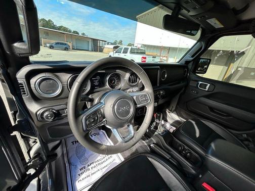 2023 Jeep Gladiator Overland