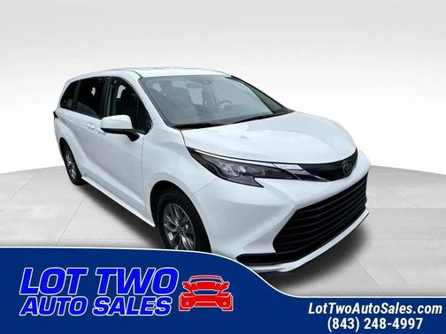 2024 Toyota Sienna LE