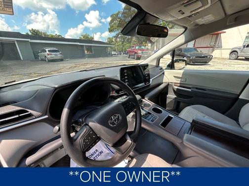 2024 Toyota Sienna LE