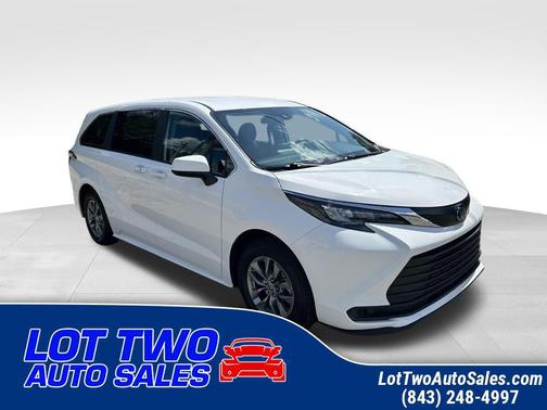 2024 Toyota Sienna LE
