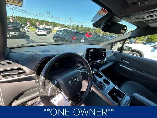 2022 Toyota Sienna XSE 7 Passenger