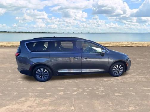 2022 Chrysler Pacifica Hybrid Limited