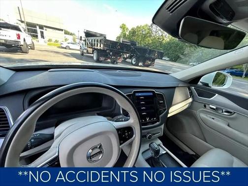 2021 Volvo XC90 T5 Momentum