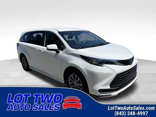 2024 Toyota Sienna LE