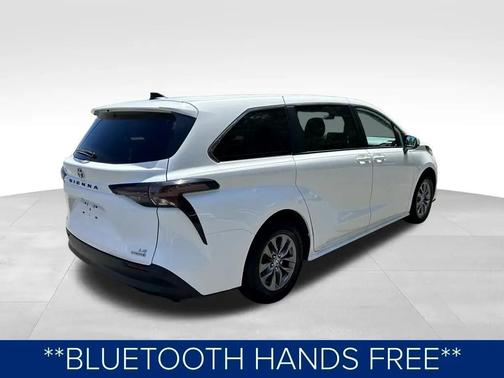 2024 Toyota Sienna LE