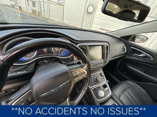 2017 Chrysler 200 Limited