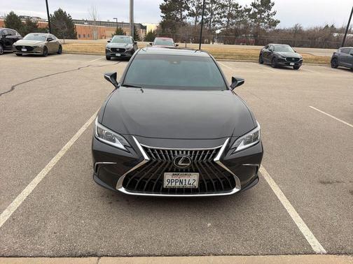 2025 Lexus ES 300h Base