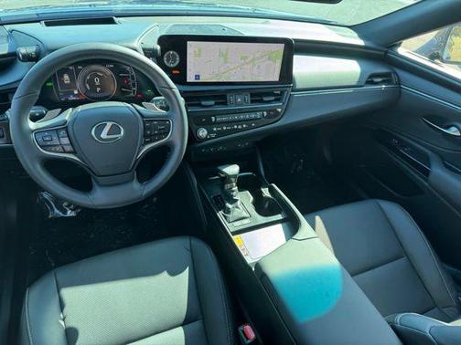 2025 Lexus ES 300h Base