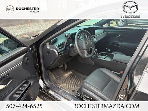 2025 Lexus ES 300h Base