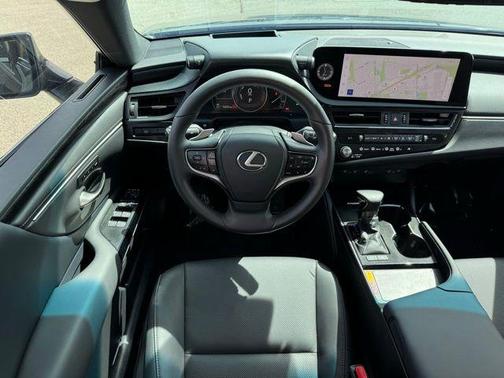 Caviar 2025 Lexus ES 300h Base