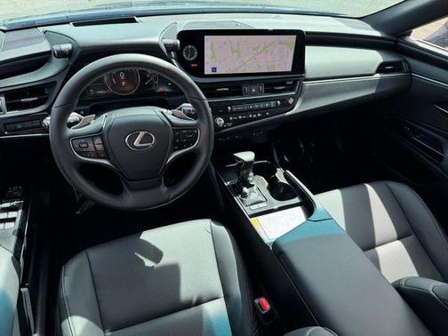 Caviar 2025 Lexus ES 300h Base