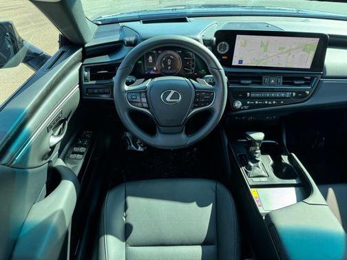 2025 Lexus ES 300h Base