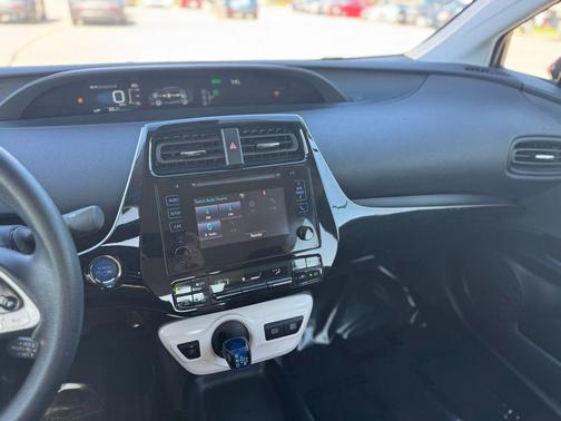 Hypersonic Red 2017 Toyota Prius One