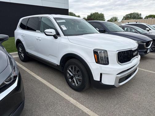 Glacial White Pearl 2023 Kia Telluride LX