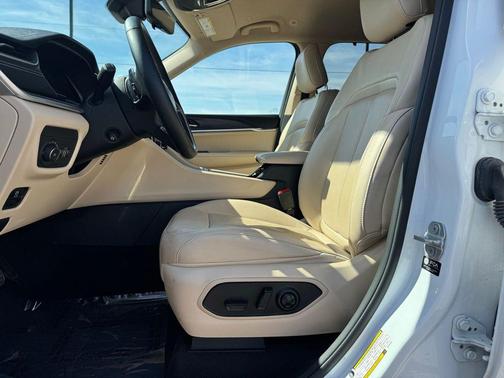 Bright White Clearcoat 2021 Jeep Grand Cherokee L Limited