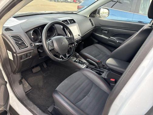White Diamond 2025 Mitsubishi Outlander Sport 2.0 ES