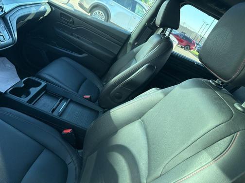 Sonic Gray Pearl 2024 Honda Odyssey Sport