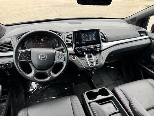 Sonic Gray Pearl 2024 Honda Odyssey Sport