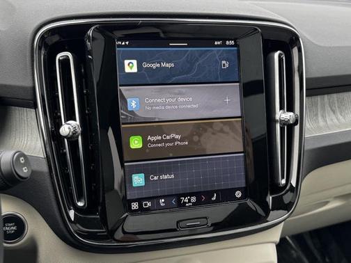 2024 Volvo XC40 B5 Ultimate Bright Theme