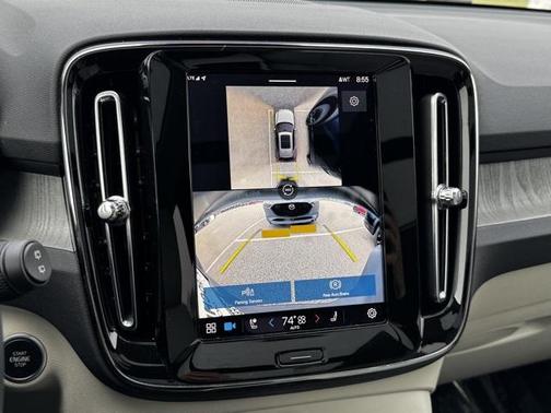 2024 Volvo XC40 B5 Ultimate Bright Theme