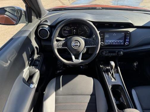 2022 Nissan Kicks SR