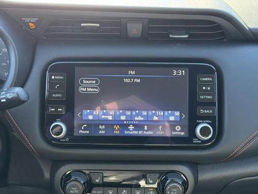 2022 Nissan Kicks SR