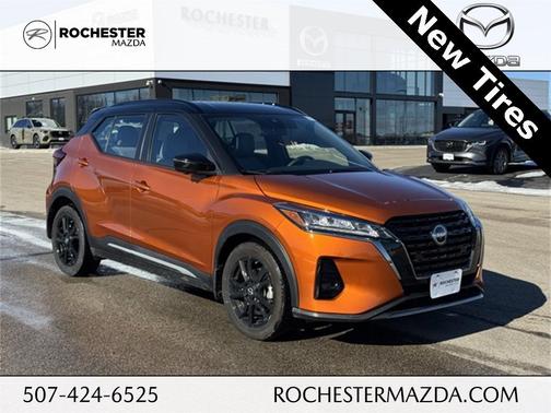 2022 Nissan Kicks SR