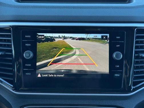 Deep Black Pearl 2022 Volkswagen Atlas Cross Sport 2.0T SEL