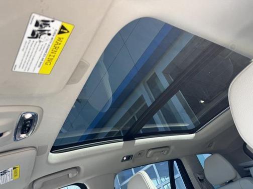 2021 Volvo XC90 Recharge Plug-In Hybrid T8 Inscription Expression 7 Passenger