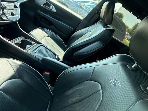 Blue Pearl 2025 Chrysler Pacifica Limited
