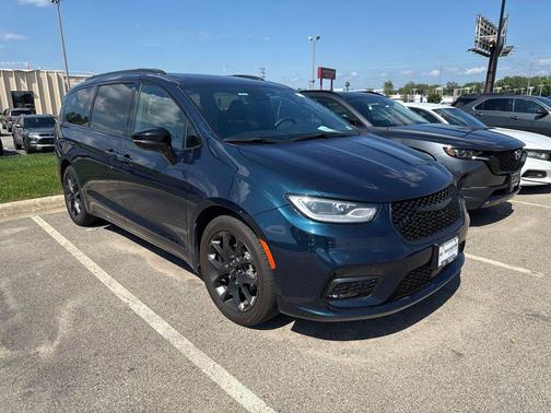Blue Pearl 2025 Chrysler Pacifica Limited