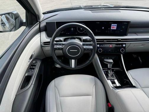 Phantom Black 2025 Hyundai TUCSON SEL Convenience