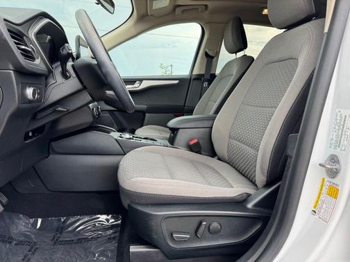 Oxford White 2020 Ford Escape SE