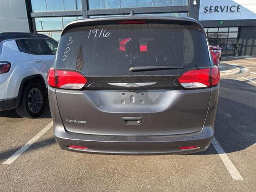2023 Chrysler Voyager LX