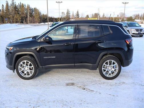 2023 Jeep Compass Latitude Lux