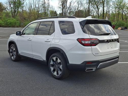 Platinum 2026 Honda Pilot Touring 8-Passenger