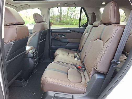 Platinum 2026 Honda Pilot Touring 8-Passenger