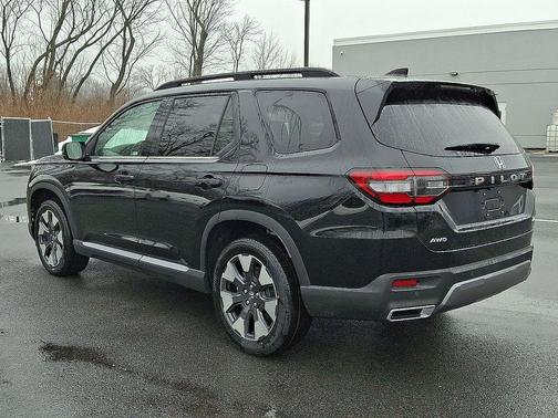Crystal Black Pearl 2026 Honda Pilot Elite