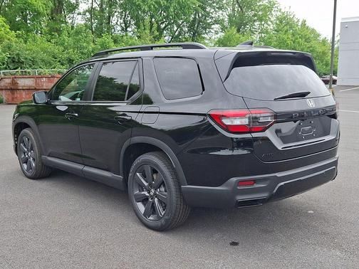 Crystal Black Pearl 2026 Honda Pilot Sport