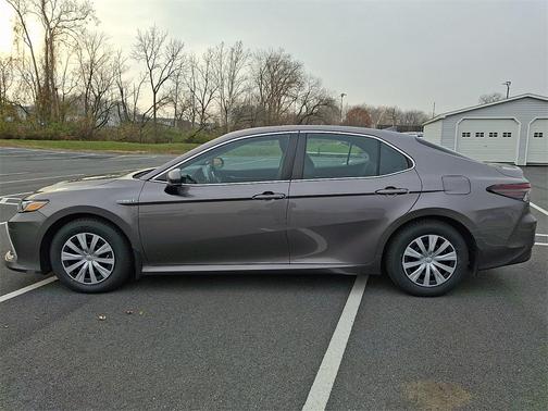 2021 Toyota Camry Hybrid LE