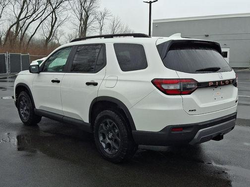 Platinum White Pearl 2026 Honda Pilot TrailSport