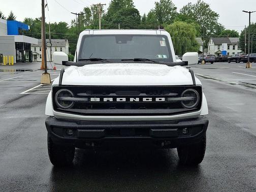 Oxford White 2023 Ford Bronco Outer Banks