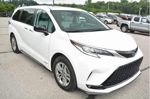 2021 Toyota Sienna XSE 7 Passenger