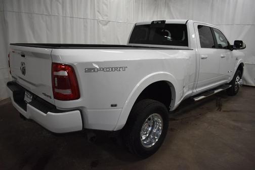 Photo 4 of 28 of 2021 RAM 3500 Laramie