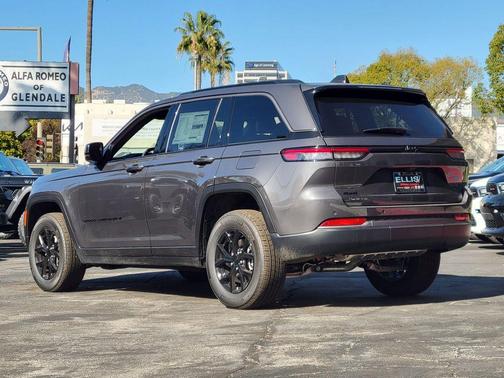 2026 Jeep Grand Cherokee Laredo