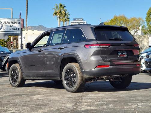 2026 Jeep Grand Cherokee Laredo