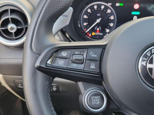 Alfa Black 2024 Alfa Romeo Tonale Veloce